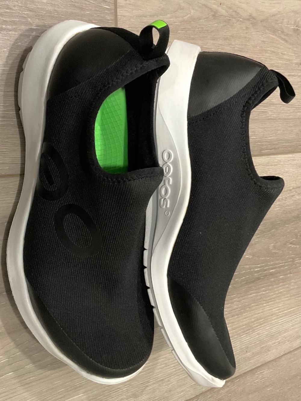 OOFOS 00mg Sport Slip-On Sneaker Black/White Women's Size 7